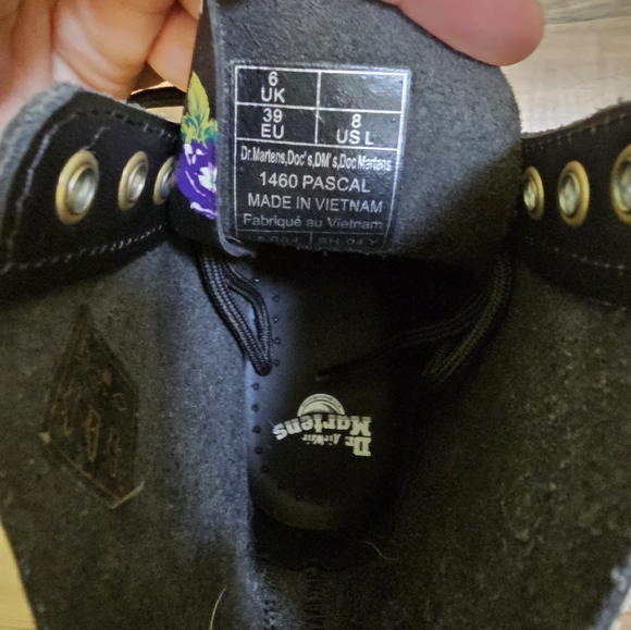 DR. MARTENS 1460 PASCAL WOMEN'S VINTAGE FLORAL LEATHER LACE-UP BOOTS - Picture 5 of 10